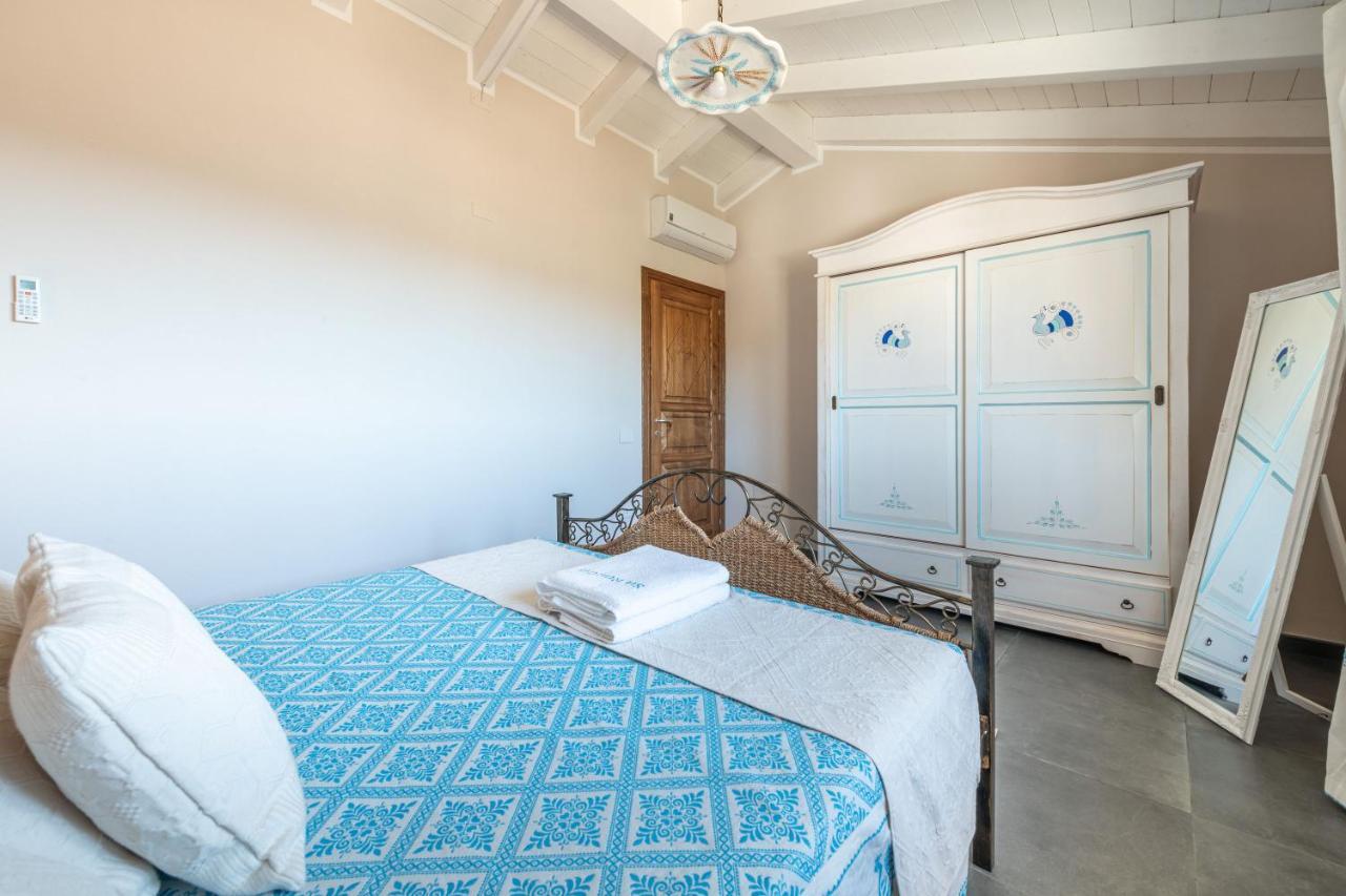 Villa Sa Rocca Junior & Suite Chia Exterior photo
