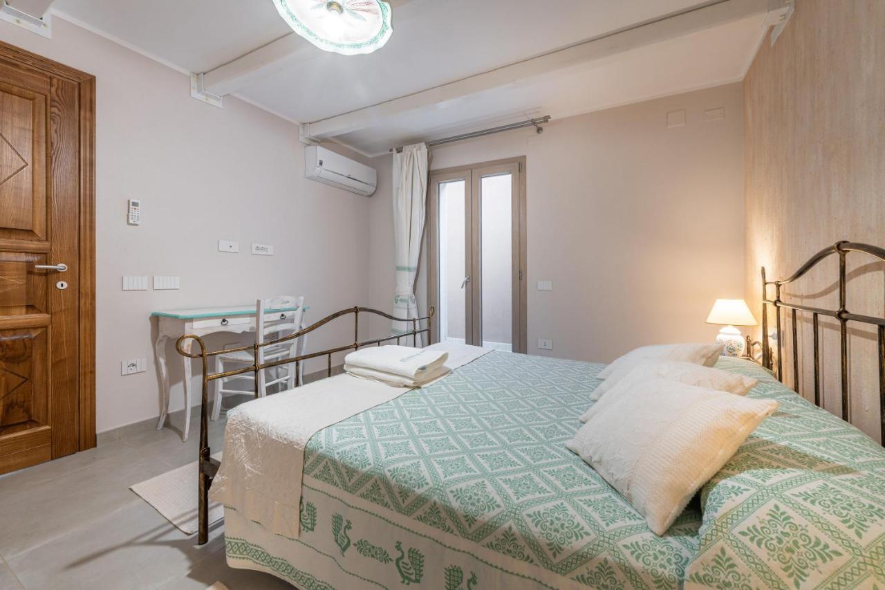 Villa Sa Rocca Junior & Suite Chia Exterior photo