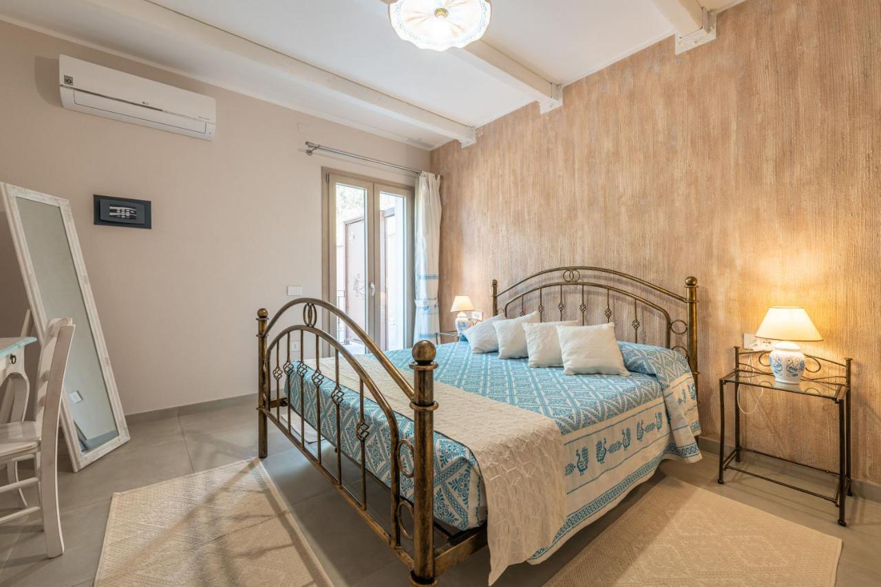 Villa Sa Rocca Junior & Suite Chia Exterior photo